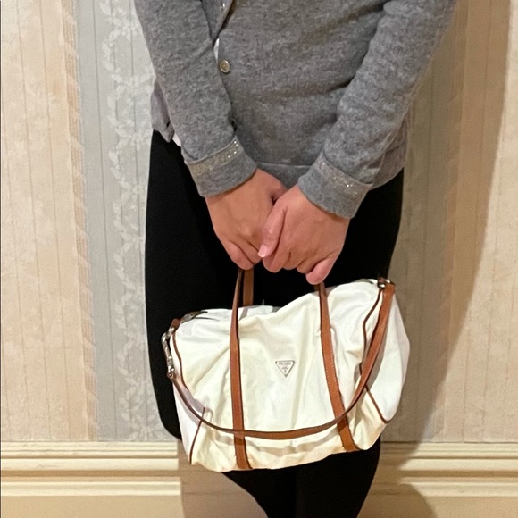 Vintage authentic Prada nylon bag with leather details - Picture 12 of 16